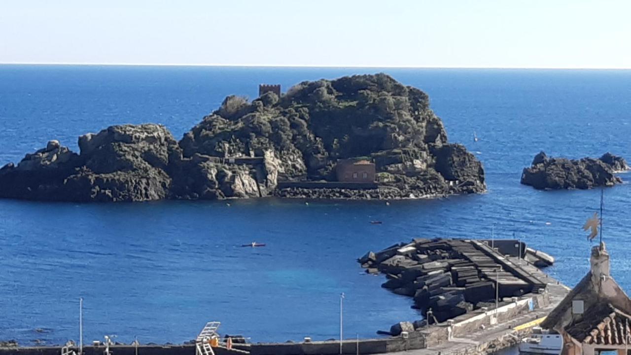 Casa Vacanze Rosa Aci Trezza Exterior foto