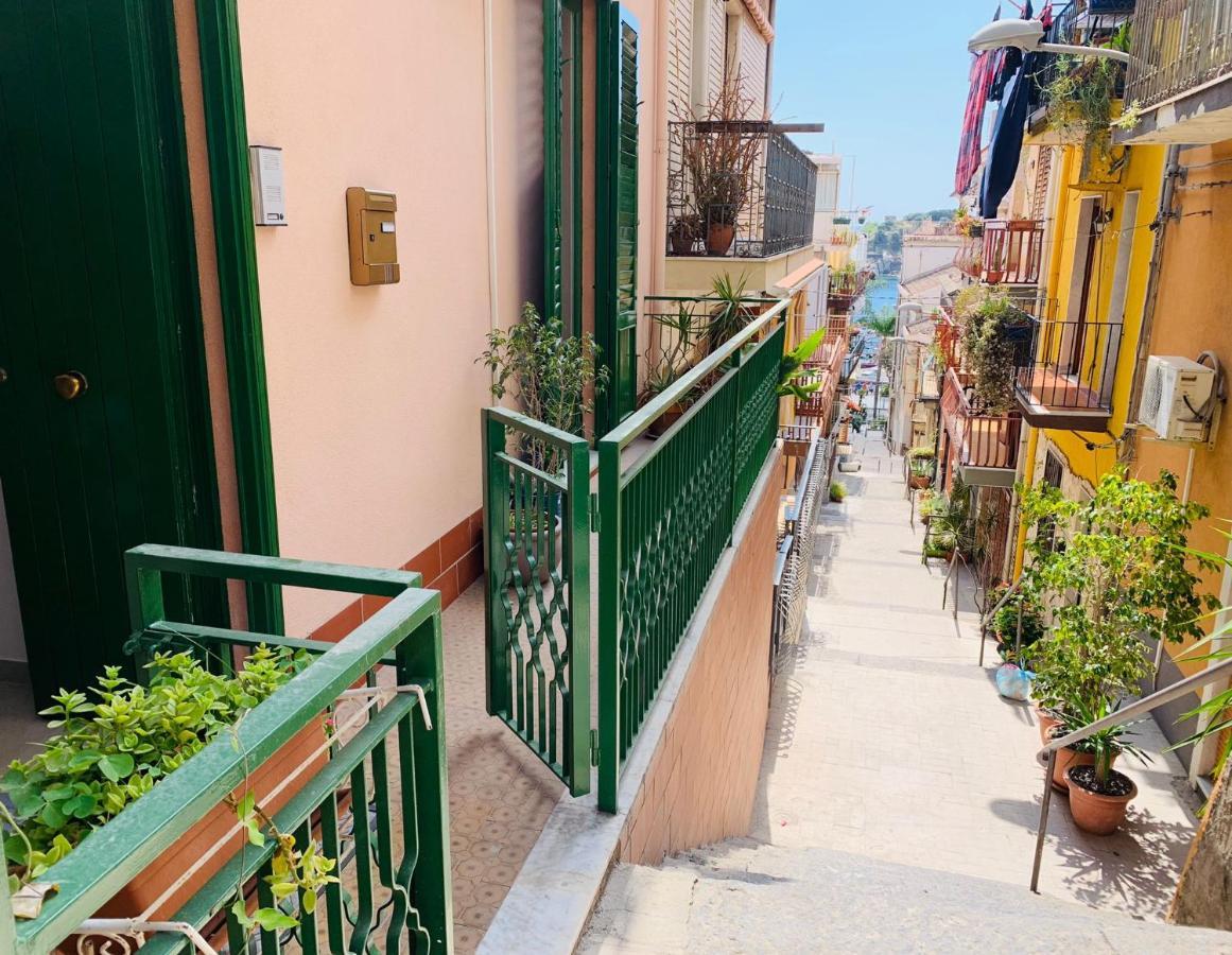Casa Vacanze Rosa Aci Trezza Exterior foto