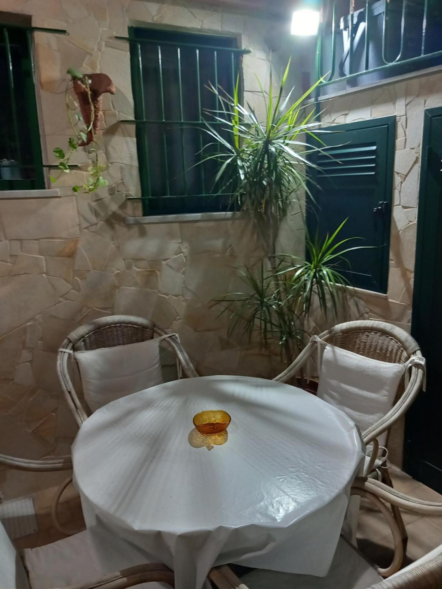 Casa Vacanze Rosa Aci Trezza Exterior foto